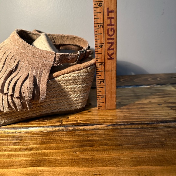 Minnetonka Ashley Leather Fringe Espadrille Wedge Sandals Women’s 8 Taupe Boho - Picture 5 of 9
